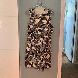 Gorgeous fitted J Crew dress with small cutout in back size 8!